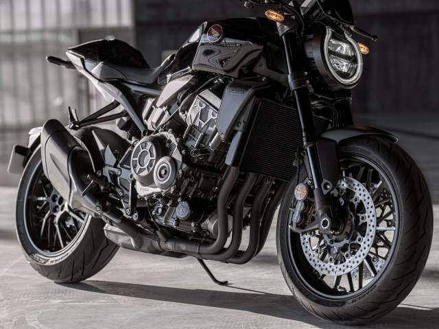 Honda CB1000R Black Edition (Visor Down)