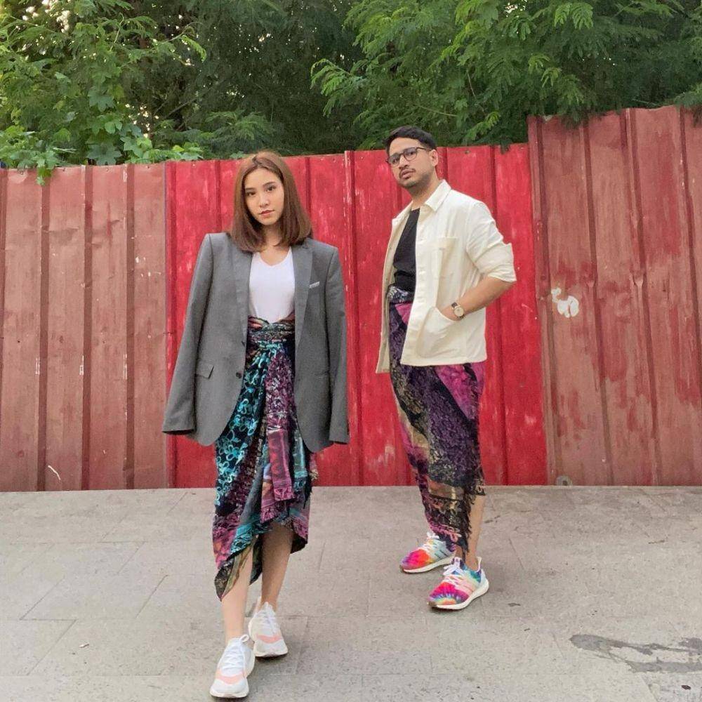 Atasan yang Cocok untuk Rok Batik Panjang (instagram.com/jovialdalopez)