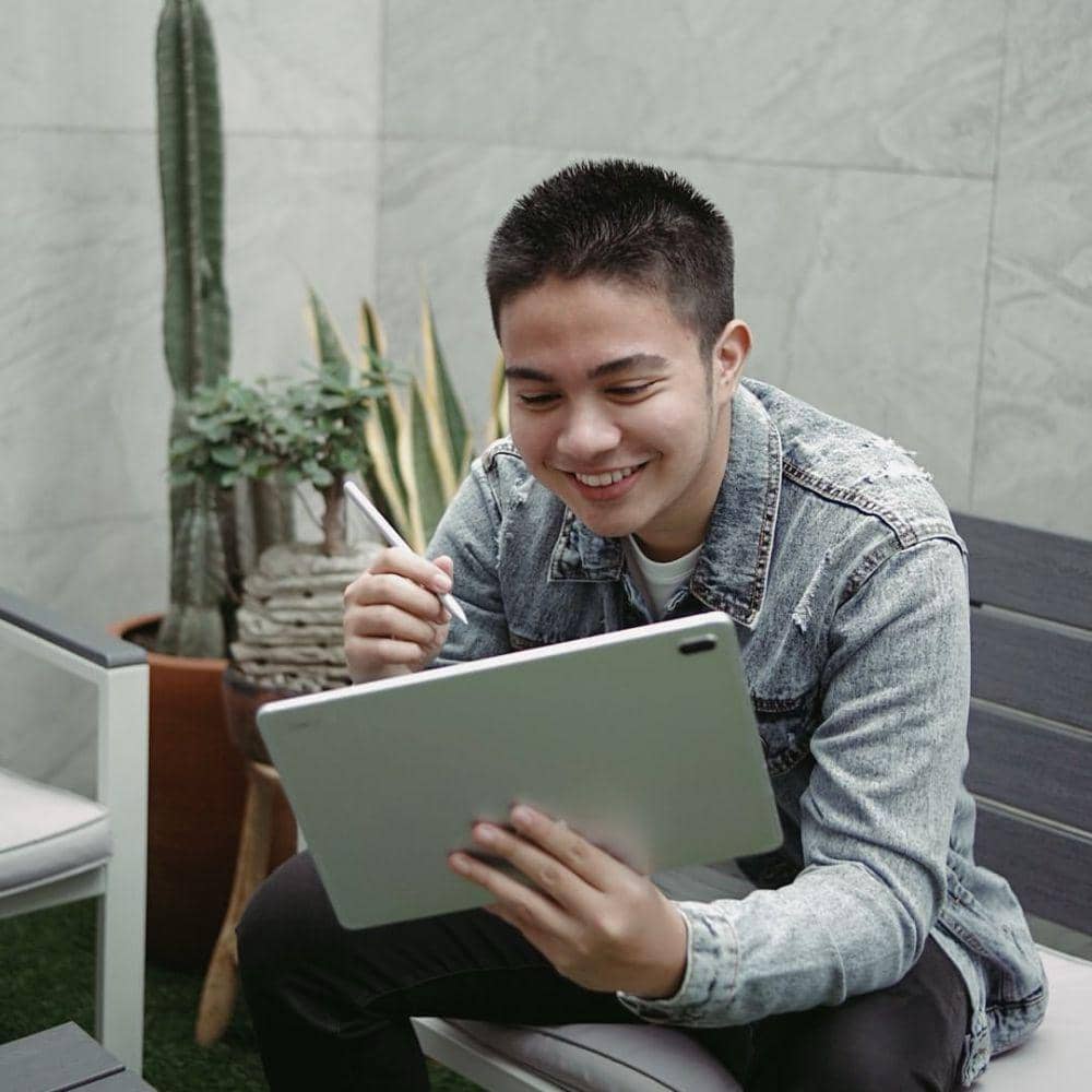 Umay Shahab (instagram.com/umayshahab)