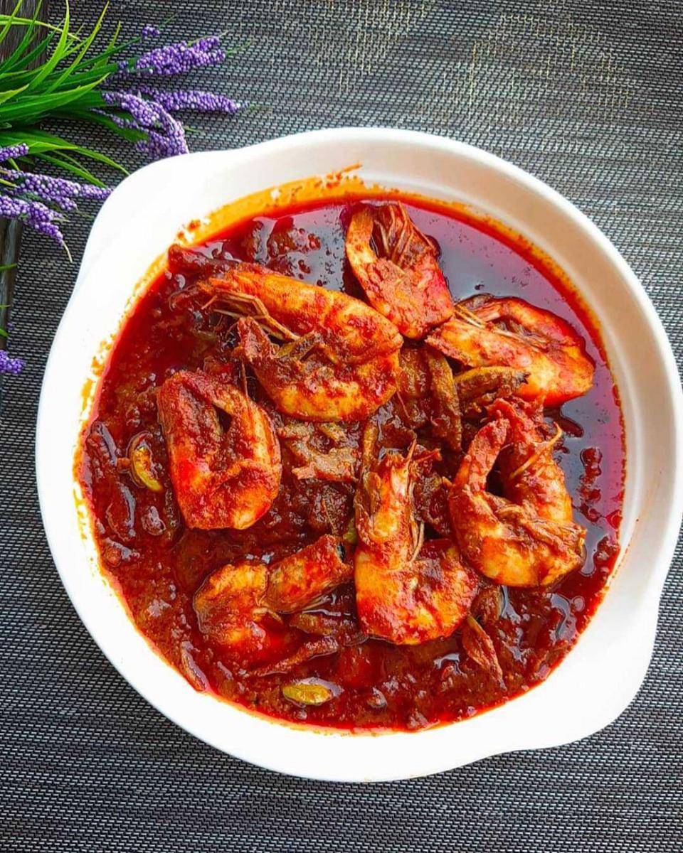 Udang sambal tumis (instagram.com/amyzayu)
