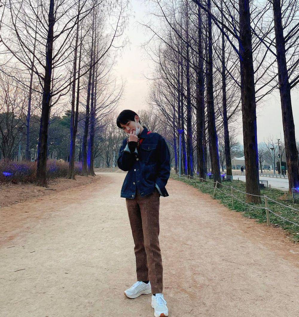 ootd sneakers Key SHINee (instagram.com/bumkeyk)