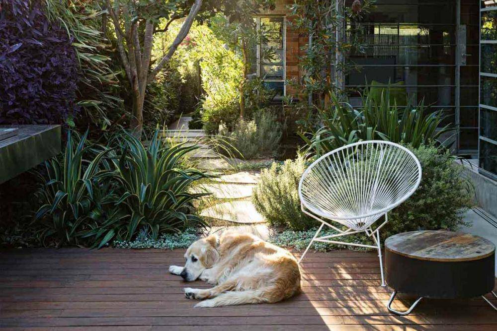 Tempat duduk outdoor, karya Peter Fudge Gardens. (home-designing.com)