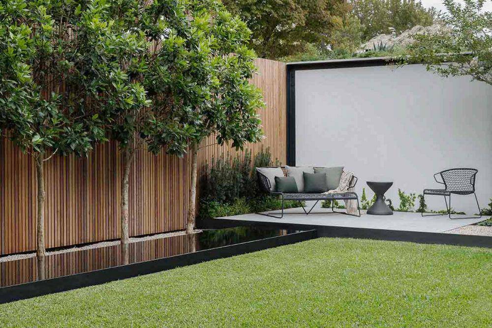 Tempat duduk outdoor, karya Grove Architects. (secretgardens.com.au)