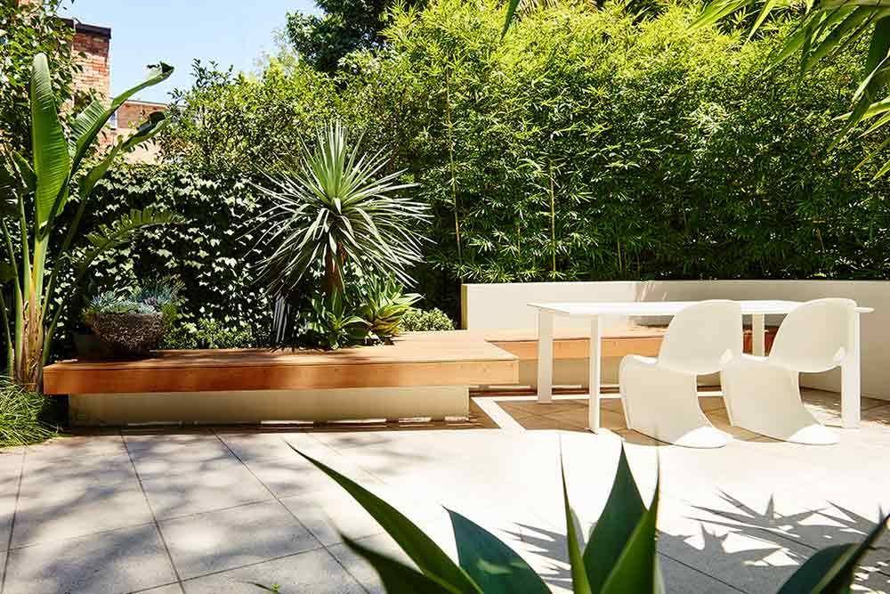 Tempat duduk outdoor, karya Think Outside Gardens. (thinkoutsidegardens.com.au)