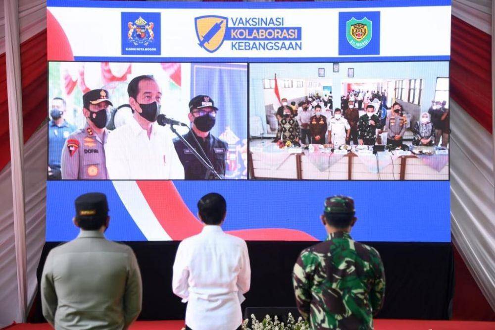 Presiden Jokowi kunjungi vaksinasi pelajar di Kebun Raya Bogor (Biro Pers Sekretariat Pesiden)