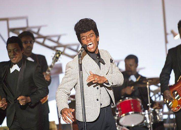 potret Chadwick sebagai legenda musik soul, James Brown (instagram.com/gpullen143)