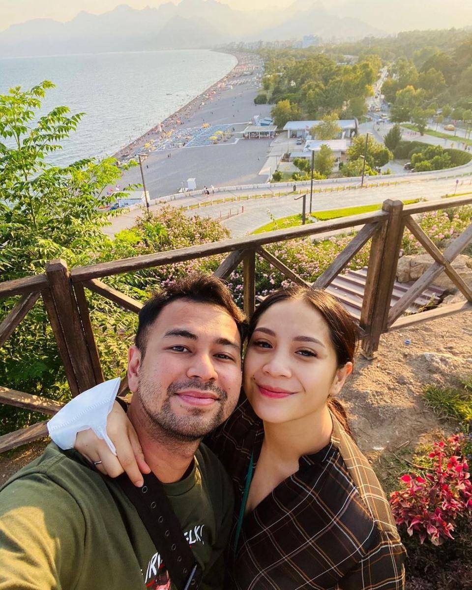 Raffi Ahmad dan Nagita Slavina di Turki. (instagram.com/raffinagita1717)