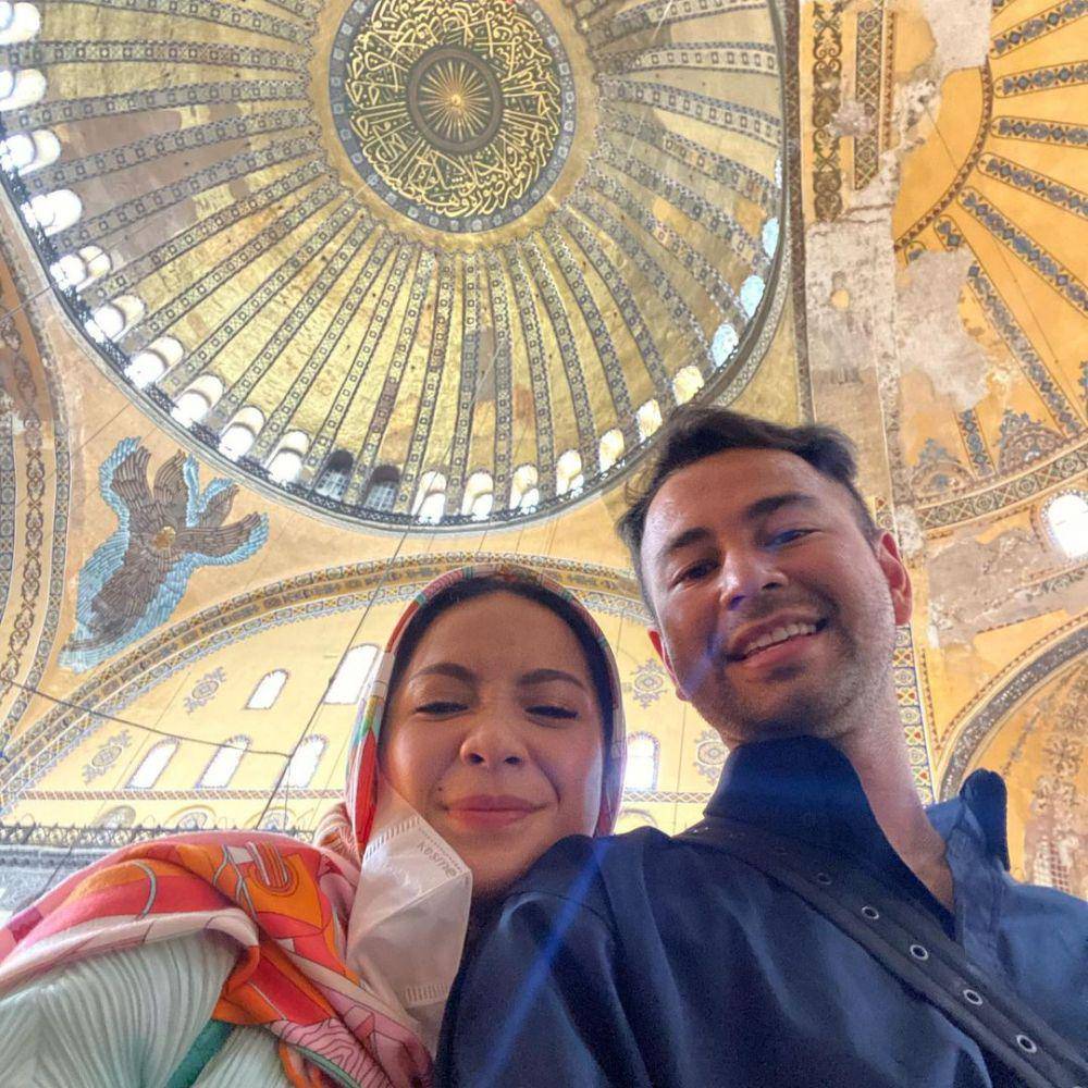 Raffi Ahmad dan Nagita Slavina di Turki. (instagram.com/raffinagita1717)