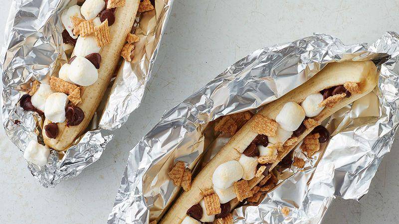 ilustrasi grilled banana s'mores (tablespoon.com/Girl Who Ate Everything)