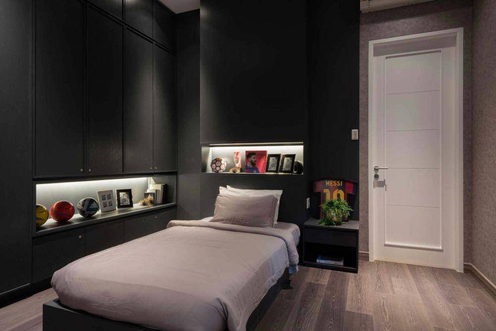Kamar tidur hitam kasual HP Residence, karya Arcon-Interior &Furniture Contractor. (arsitag.com/Arcon-Interior &Furniture Contractor)