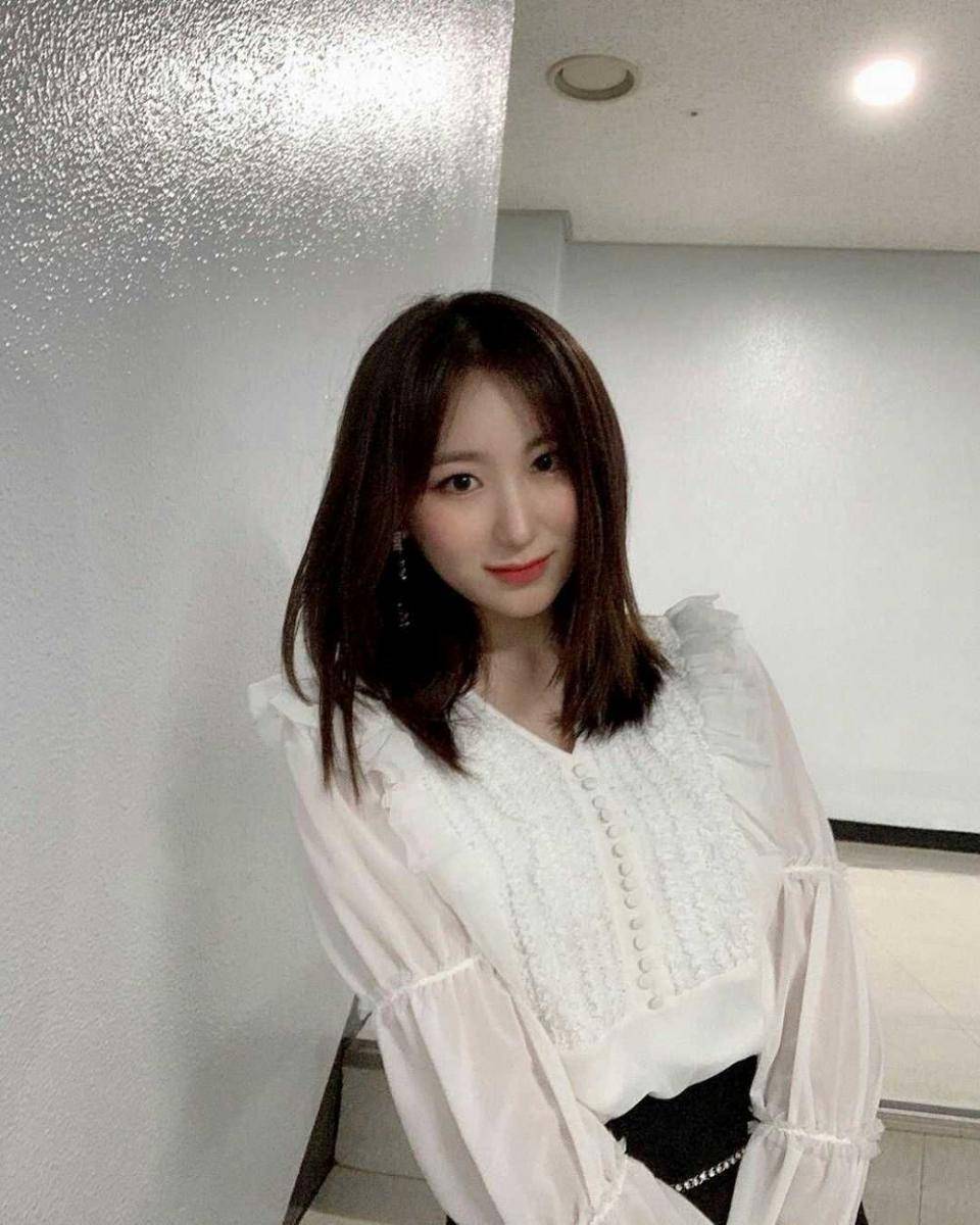 Lee Chae Yeon (instagram.com/official_izone)