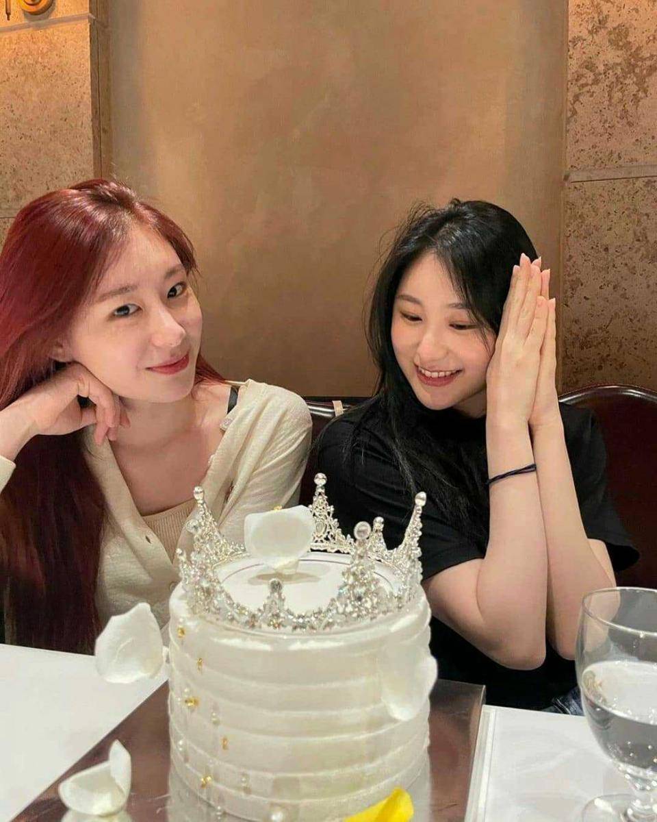 Chaeryeong ITZY dan Lee Chae Yeon (instagram.com/izone_global)