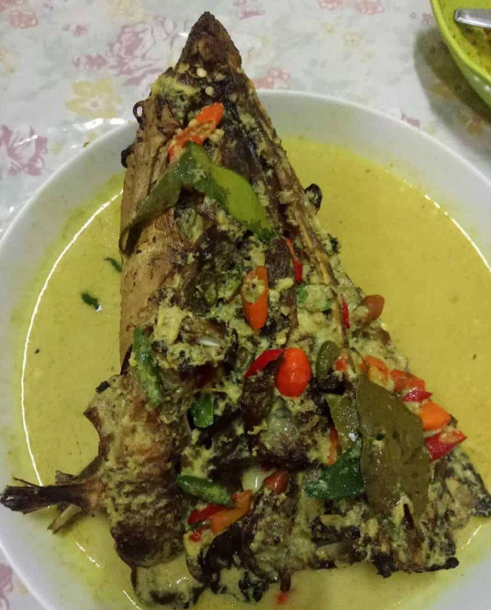 Mangut (instagram.com/ikan_mangut_asap_mba_atun)