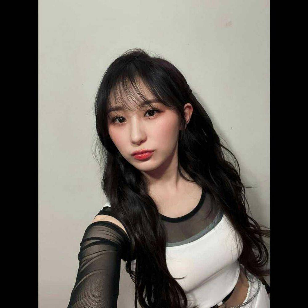 Lee Chae Yeon (instagram.com/official_izone)