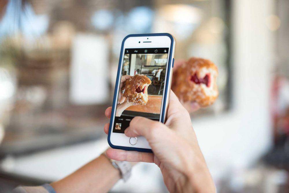 ilustrasi memotret makanan (unsplash.com/Callie Morgan)