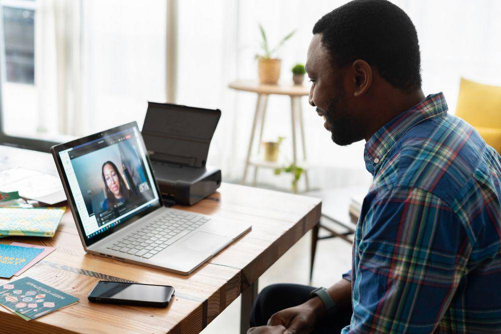 ilustrasi virtual meeting (unsplash.com/linkedin sales solution)
