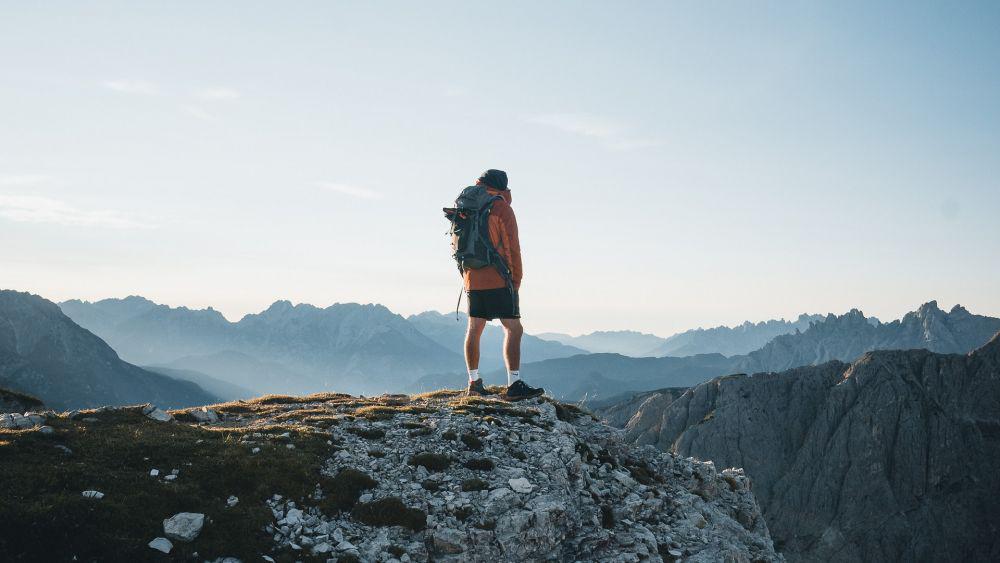 5 Rekomendasi Jaket Gunung Pria Brand Lokal Terbaik, Murah dan Nyaman