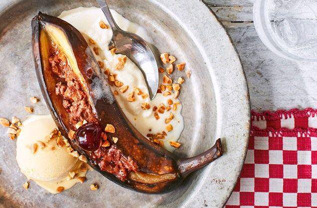 ilustrasi bbq banana split (realfood.tesco.com)