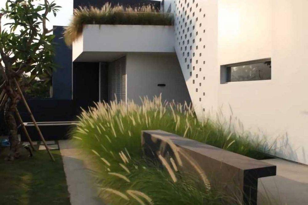 Taman minimalis, karya Ivan Priatman Architecture. (arsitag.com/Ivan Priatman Architecture)