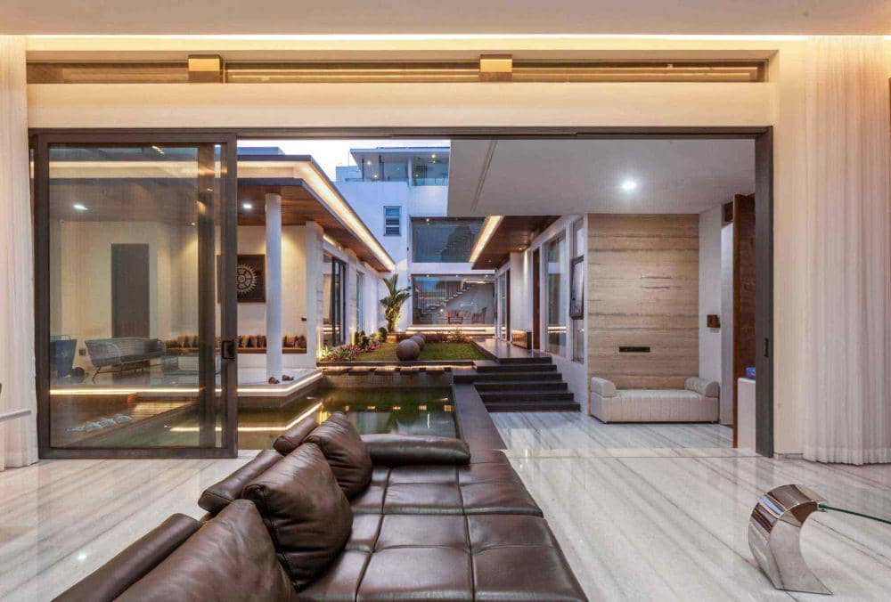 Desain Vila Modern Keren yang Menyatukan Area Indoor dan Outdoor