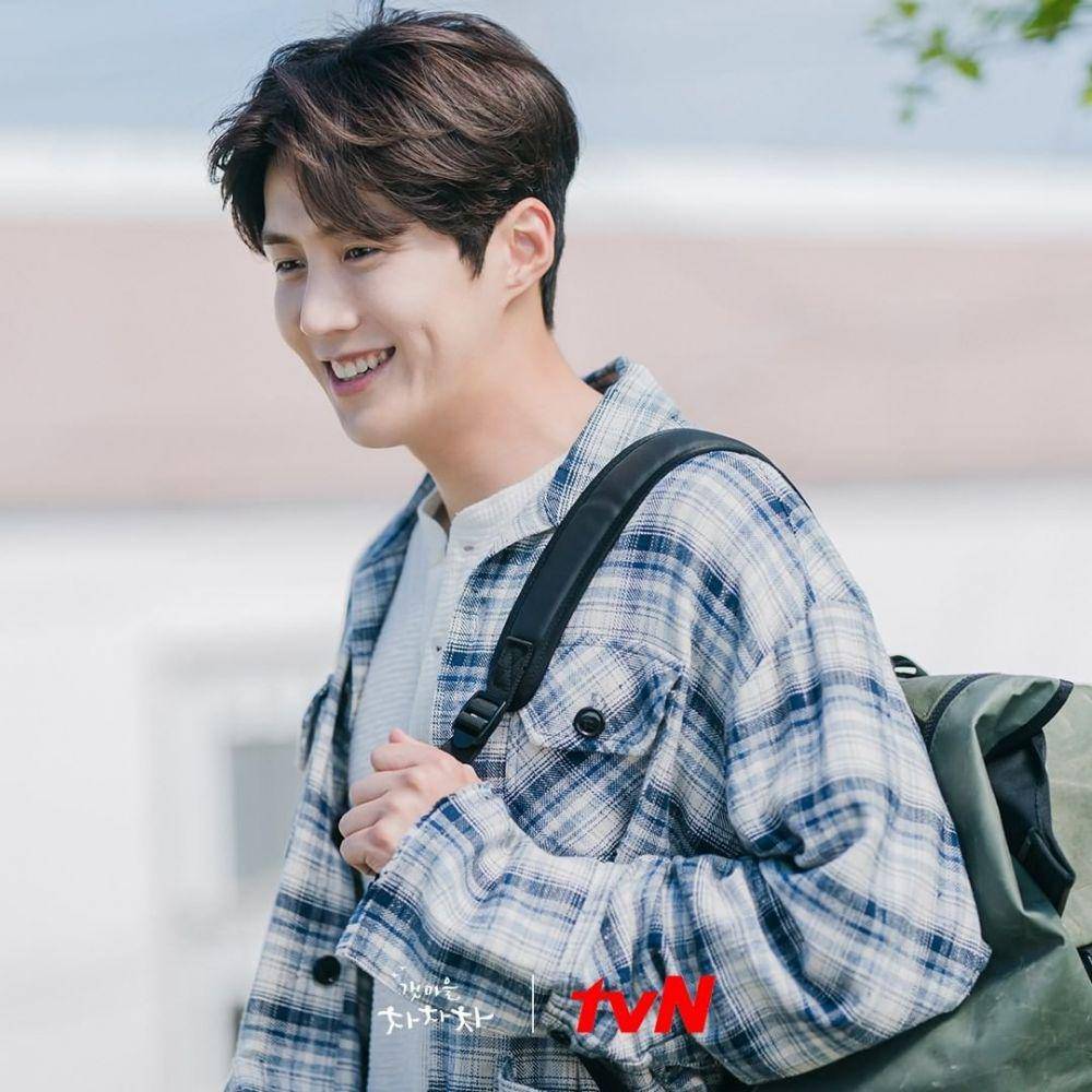 Kim Seon Ho dalam drama Hometown Cha-Cha-Cha (instagram.com/tvndrama.official)