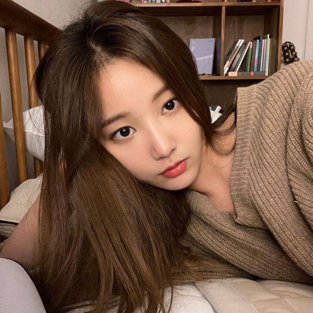 Yeonwoo (instagram.com/chloelxxlxx)