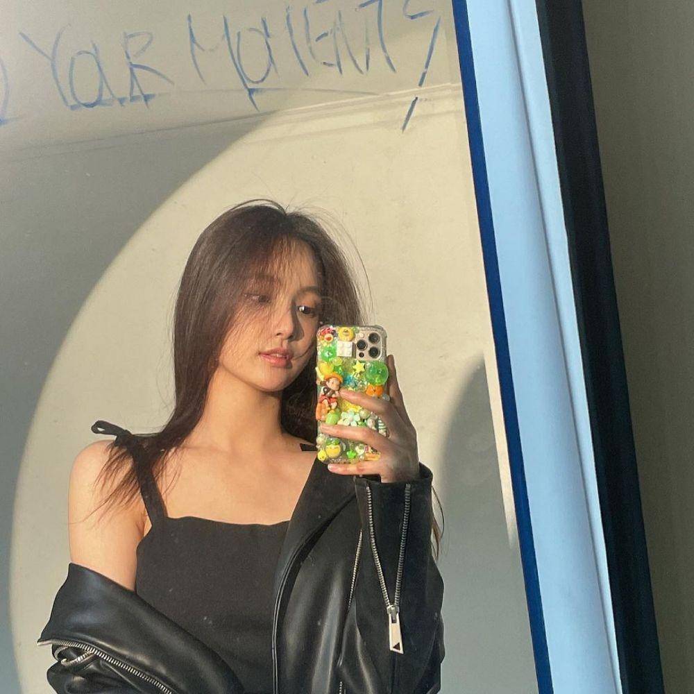 Yeonwoo (instagram.com/chloelxxlxx)