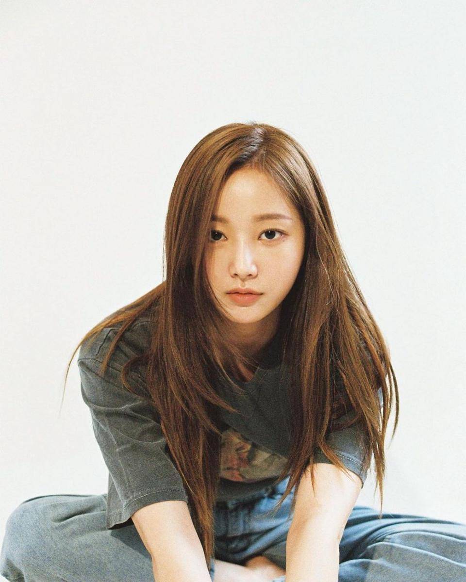 Yeonwoo (instagram.com/chloelxxlxx)
