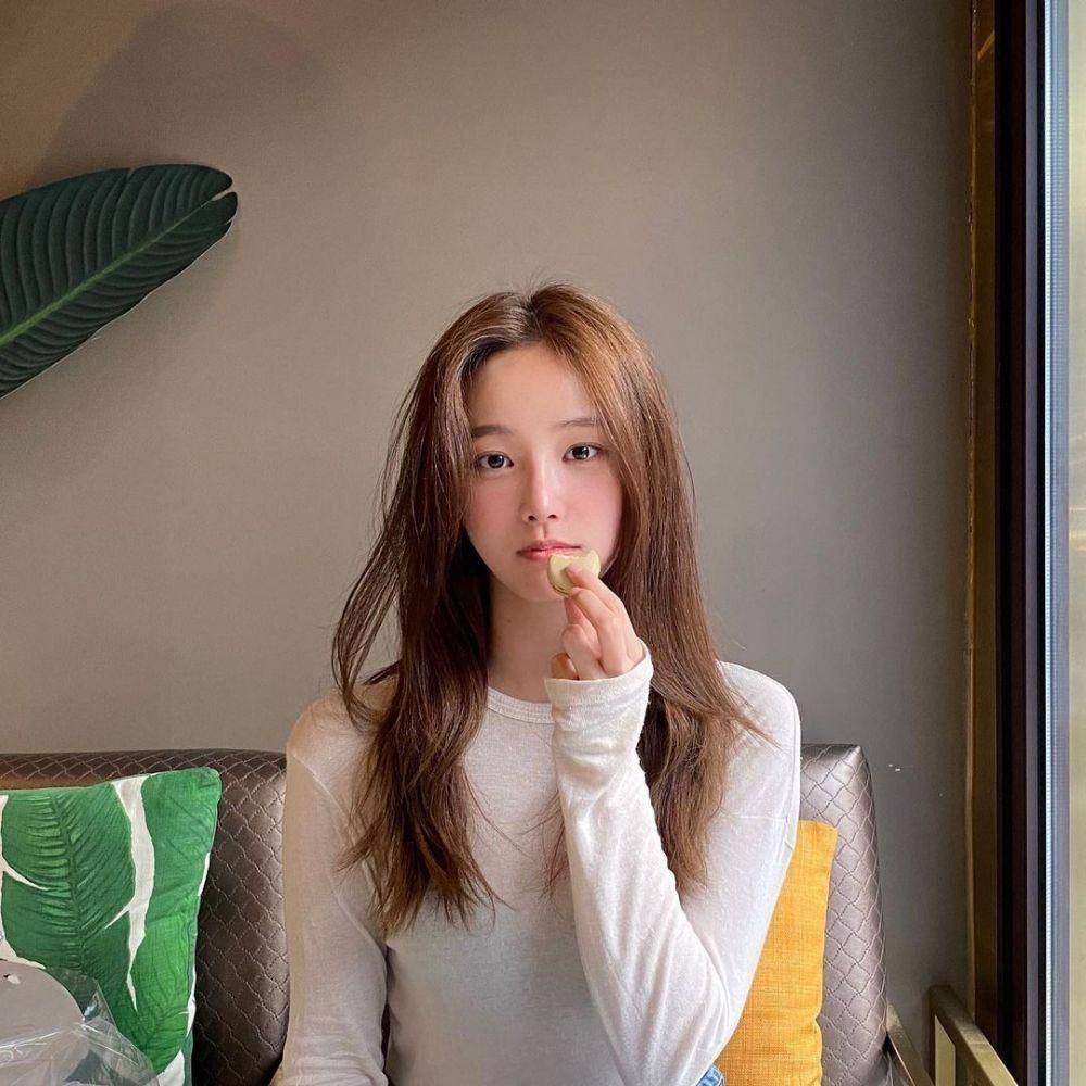 Yeonwoo (instagram.com/chloelxxlxx)