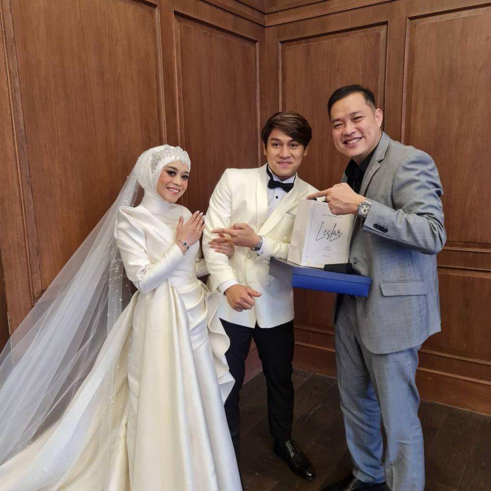Suvenir gelang kesehatan di pernikahan Lesti Kejora dan Rizky Billar. (Instagram.com/chandraputranegara)