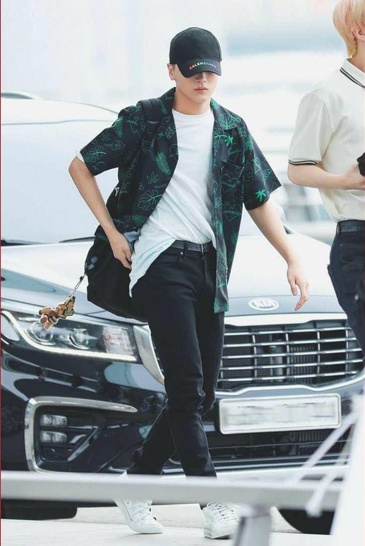 Outer Haechan NCT (instagram.com/nctchilldream)