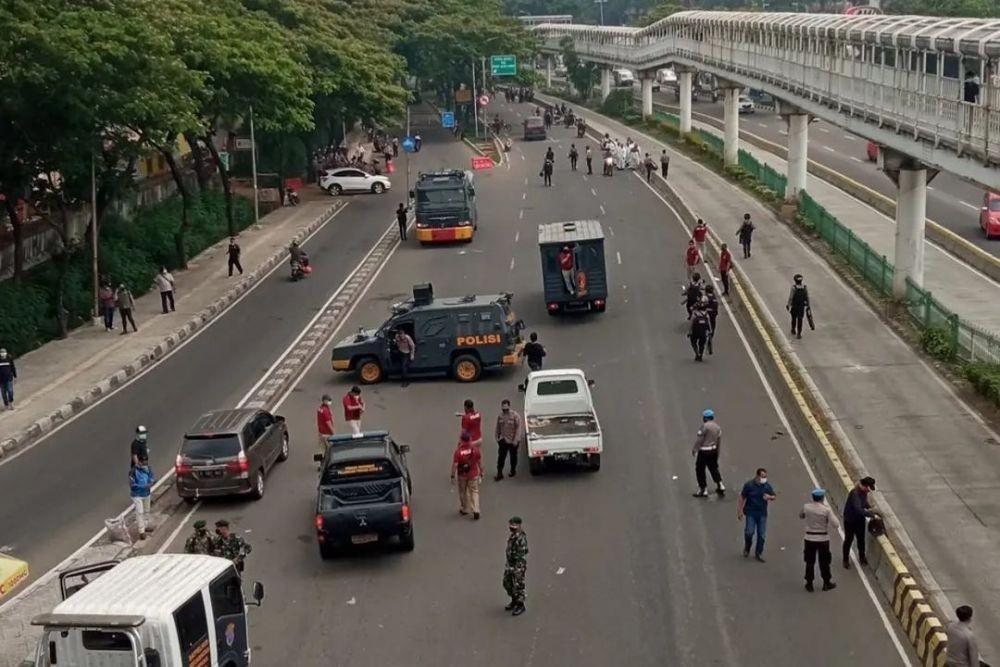 20 Orang Pendukung Rizieq Shihab Ditangkap dalam Kericuhan di PT DKI