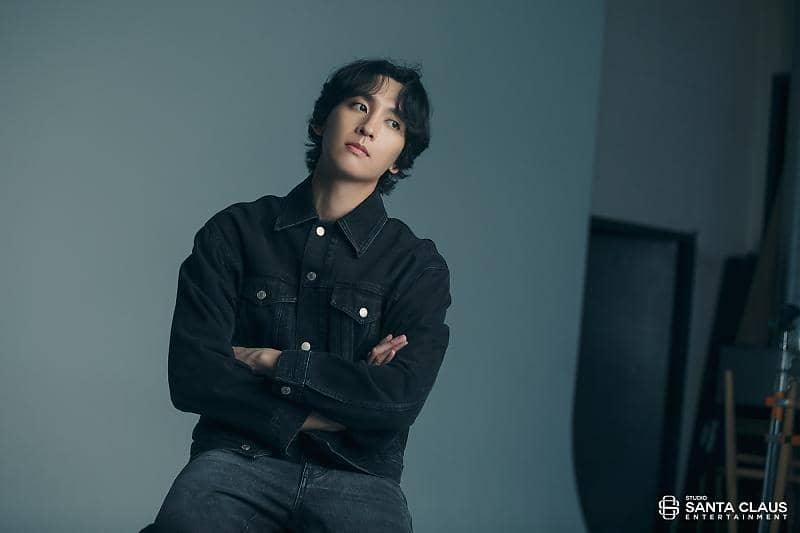 9 Ide OOTD Simpel ala Choi Tae Joon, Kekasih Tercinta Park Shin Hye