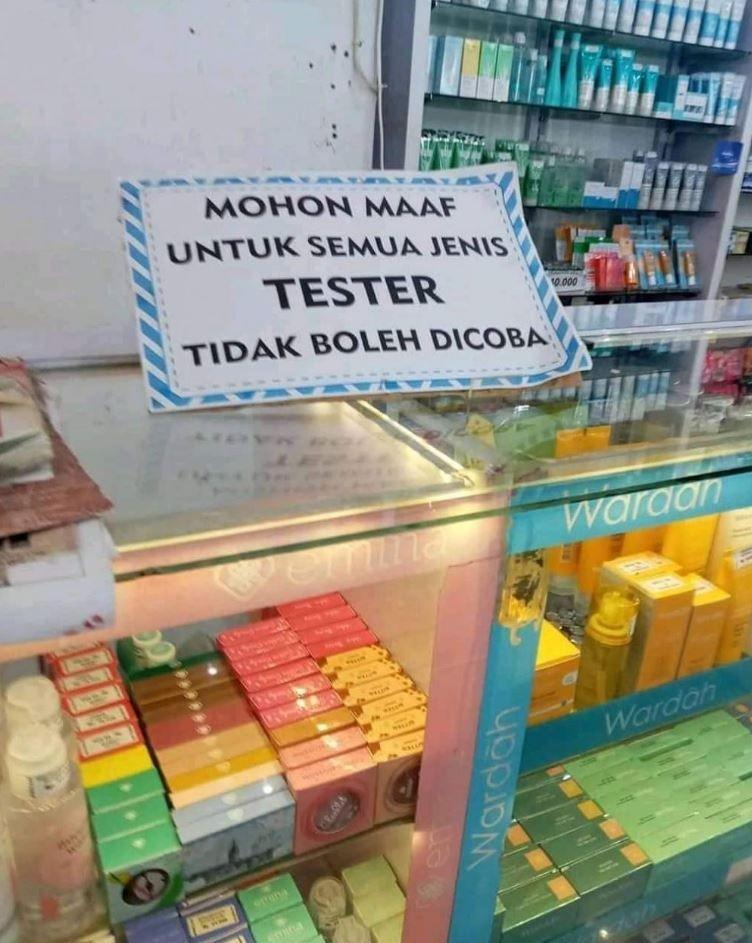 tulisan peringatan absurd (twitter.com/nocontextwarung)