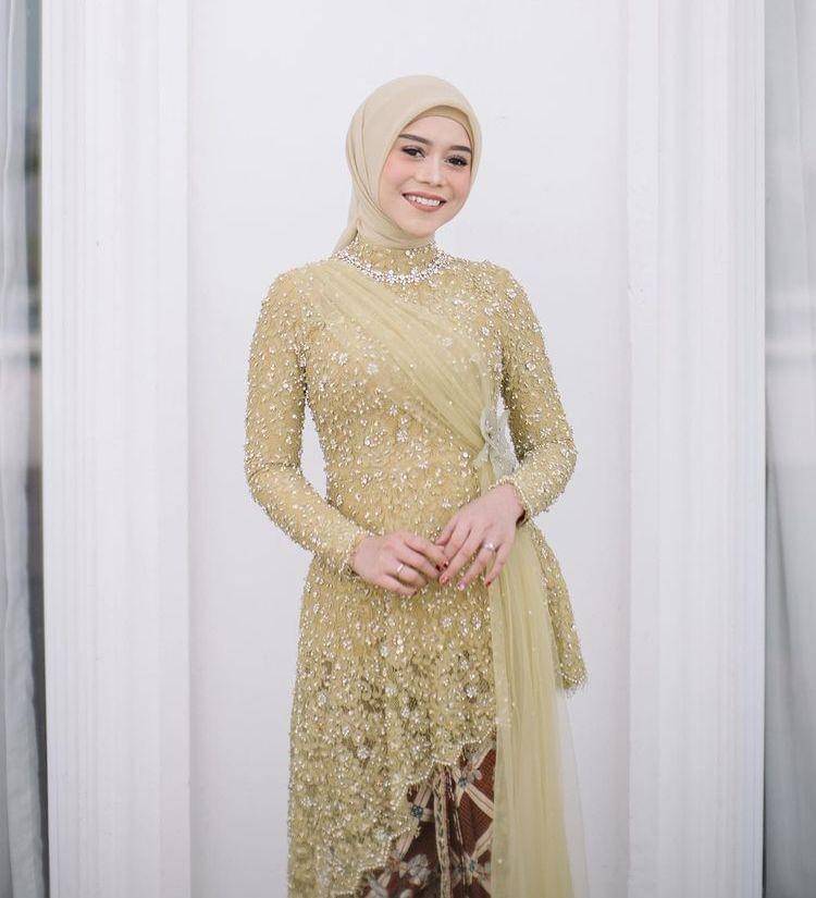 Busana Lesti (Instagram.com/renzilazuardi)