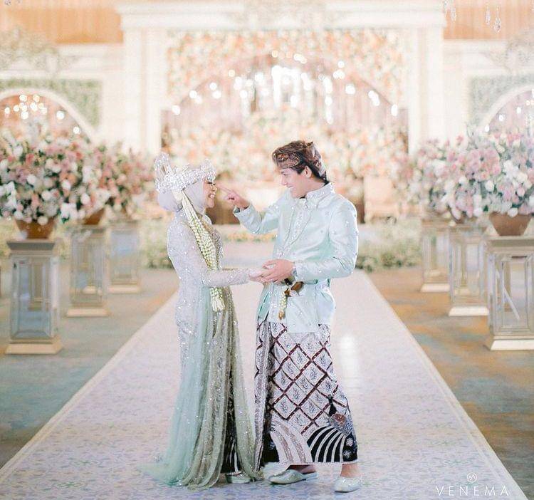 Busana Lesti (Instagram.com/lestykejora)