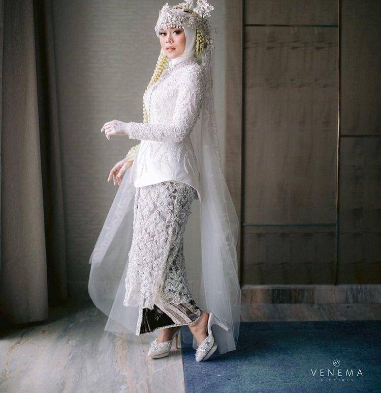 Busana Lesti (Instagram.com/renzilazuardi)