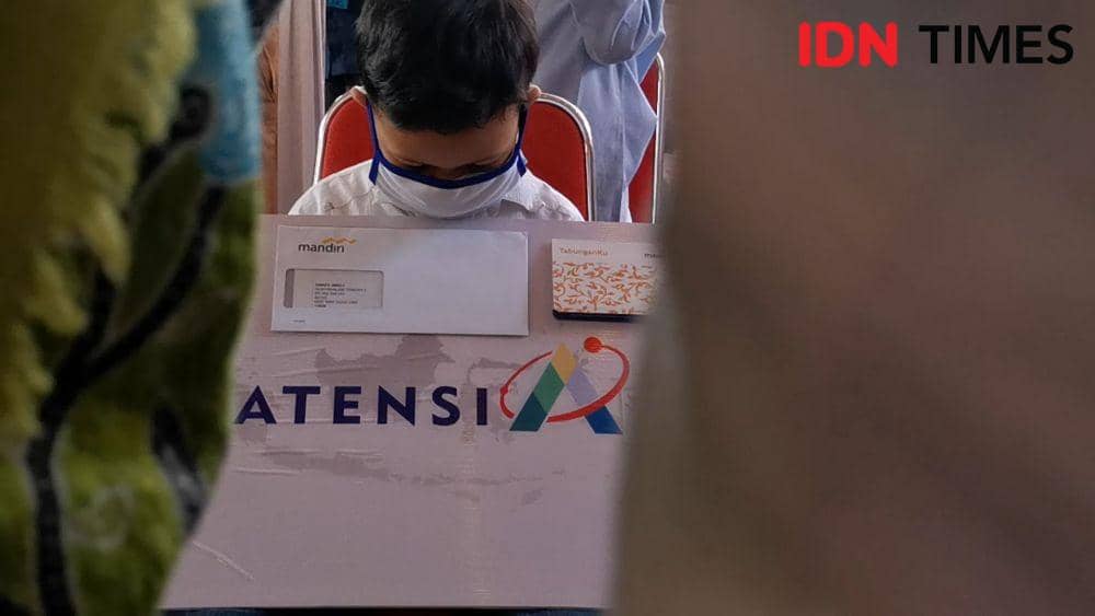 Bantuan Kemensos ke Anak YatimPiatu. IDNTimes/Larasati Rey