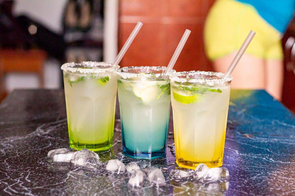 mojito (pixabay.com/Paullstoan)