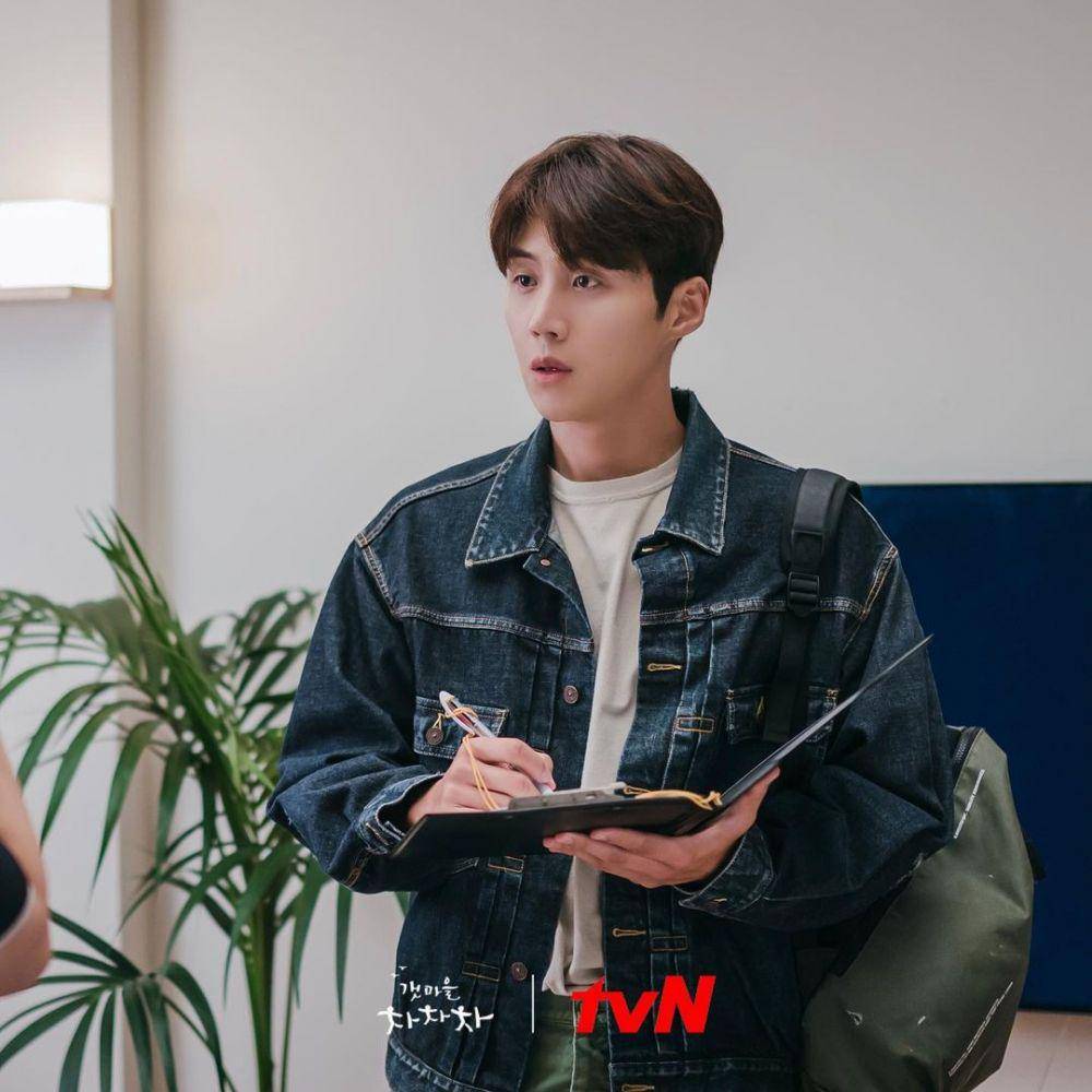 Kim Seon Ho dalam drama Hometown Cha-Cha-Cha (instagram.com/tvndrama.official)