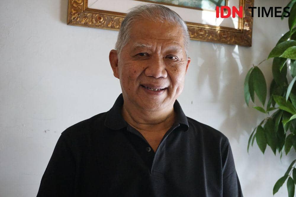 Seno Budiono, pemilik Makuta Jamu Cafe Semarang yang juga generasi ketiga cucu mantu Nyonya Meneer. (IDN Times/Anggun Puspitoningrum)