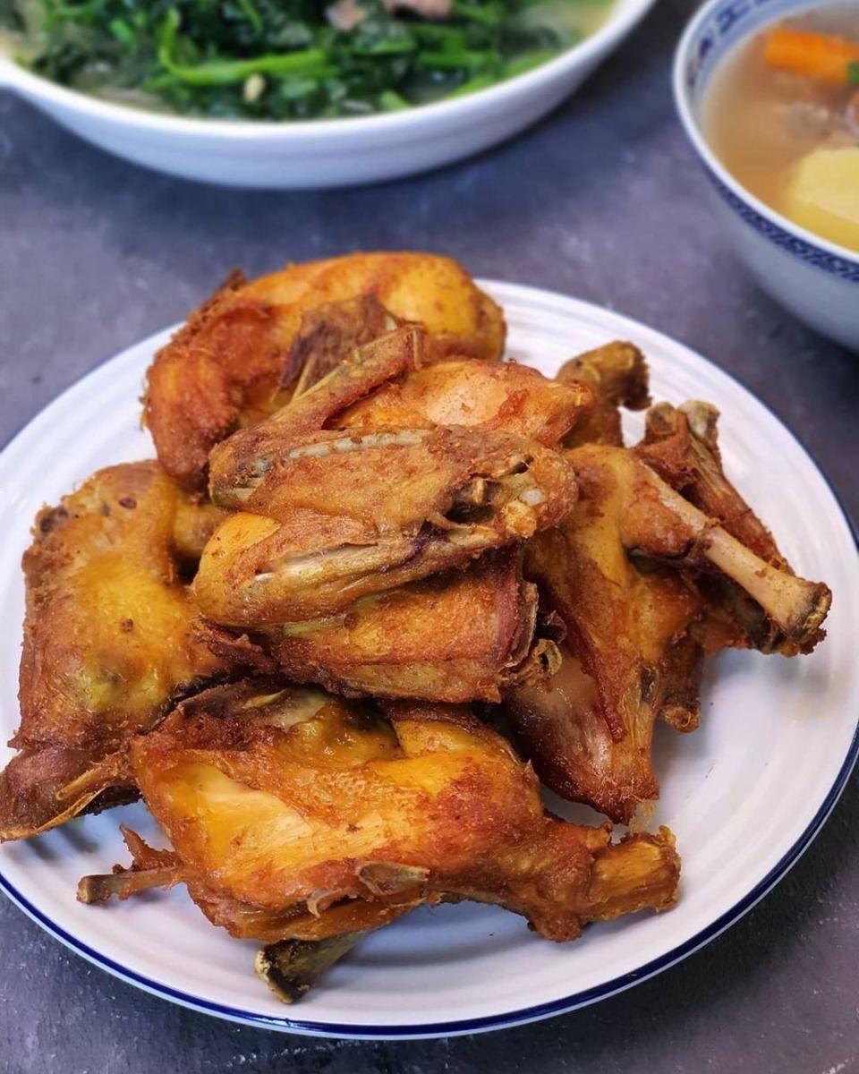 Ilustrasi ayam goreng (instagram.com/fen.z)