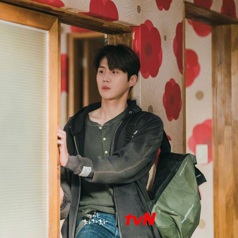 Kim Seon Ho dalam drama Hometown Cha-Cha-Cha (instagram.com/tvndrama.official)