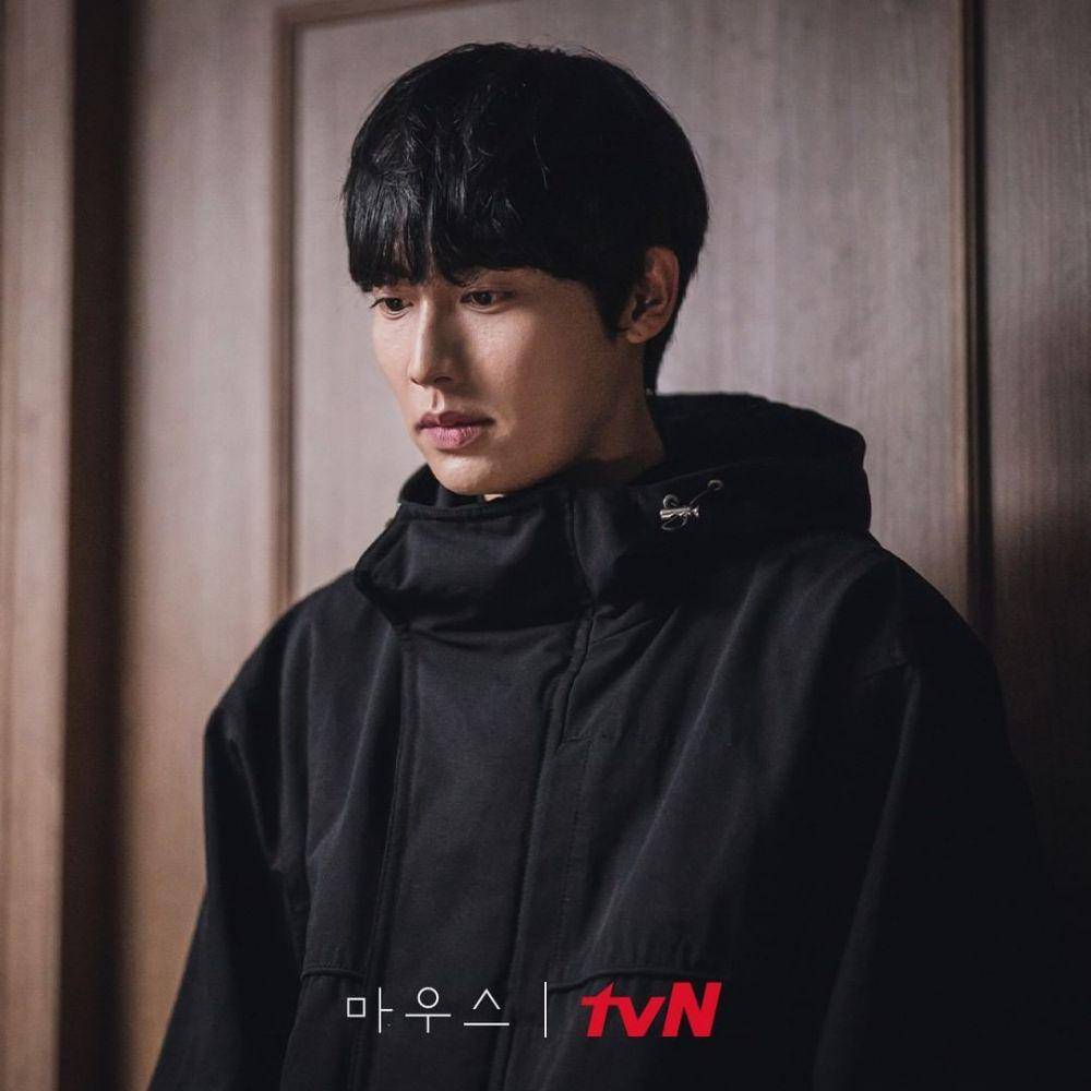 Kwon Hwa Woon di drama Mouse (instagram.com/tvndrama.official)