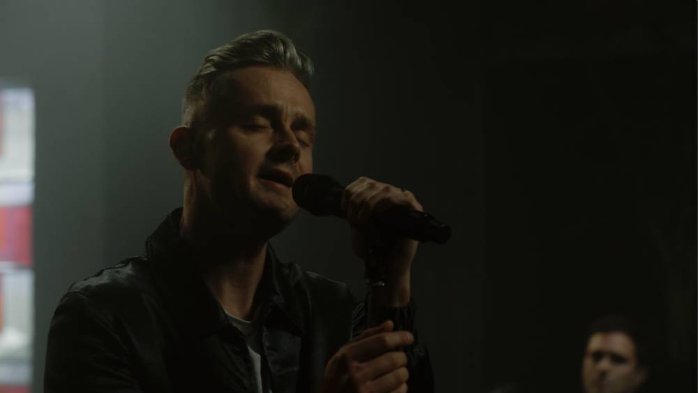 Penampilan Tom Chaplin yang stunning (Dok. Mola)
