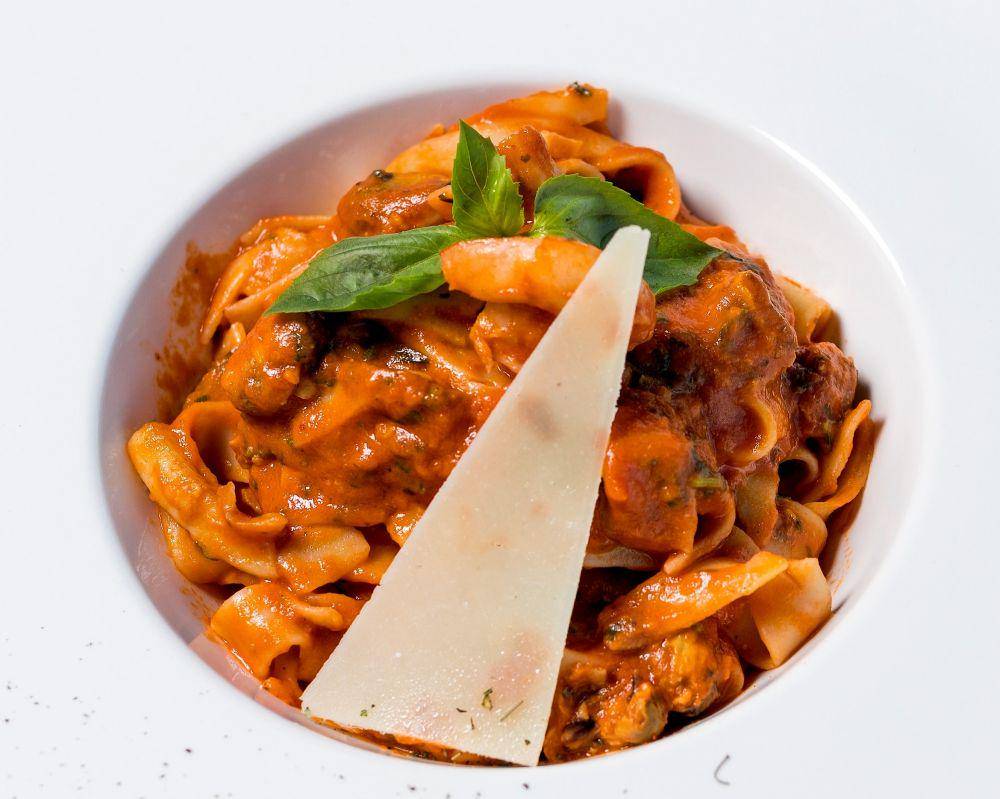ilustrasi baked penne bolognese (pexels.com/Farhad Ibrahimzade)