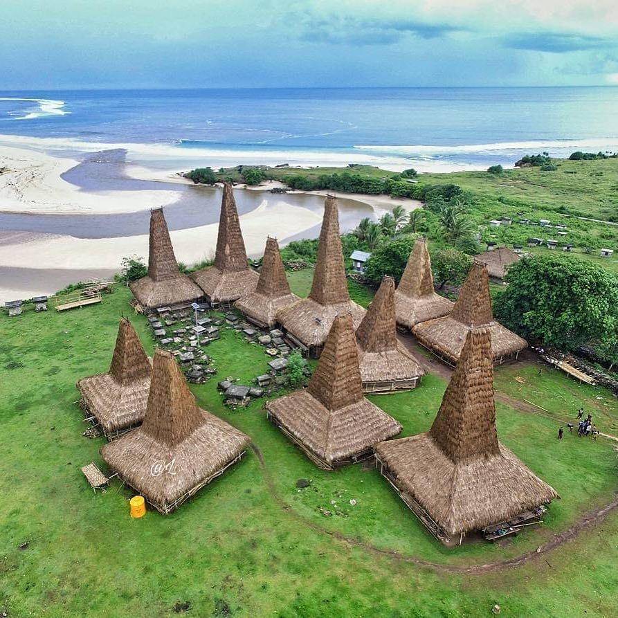 Desa Ratenggaro, Sumba (instagram.com/_aaaallll)