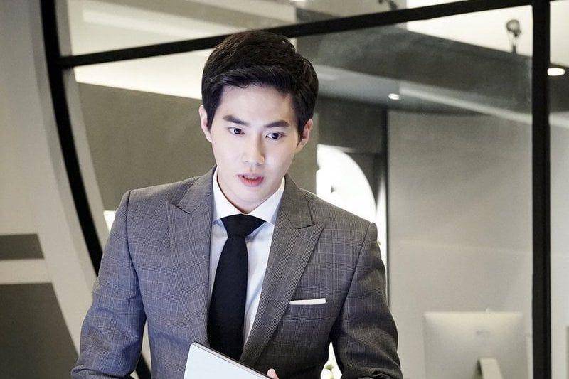 Suho EXO sebagai Lee Yoo Chan dalam Rich Man (dok. MBN/Rich Man via soompi)