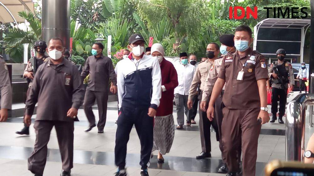 [BREAKING] Bupati Probolinggo dan Suami Langsung Diperiksa Usai Tiba di KPK
