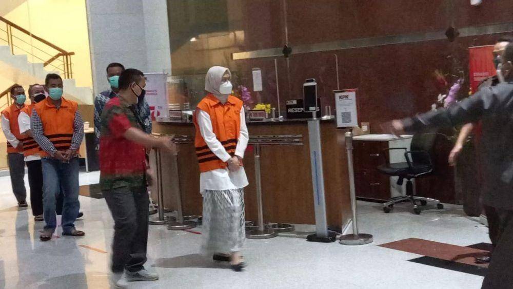 Penetapan tersangka kasus suap Bupati Probolinggo di KPK, Selasa (31/8/2021) (IDN Times/Gregorius Aryodamar)